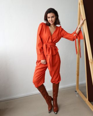 🔥 FAREBNÉ, ODVÁŽNE A NESMIERNE ŽENSKÉ 🔥 Toto je outfit, ktorý nehrá druhé husle. Keď chceš deň, v ktorom ťa je vidieť —...